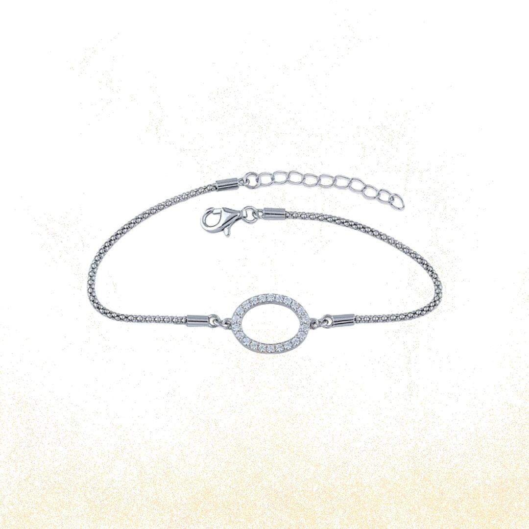 Olivia Bracelet - A Symbol of Connection and Clarity.