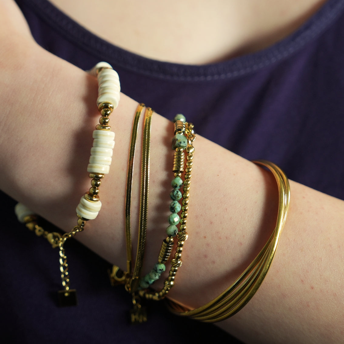 White Turquoise Stone & Gold Beaded Bracelet