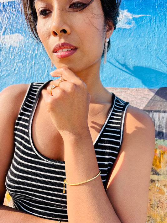 SAVOIR Bracelet - A Sleek, Confident Silhouette.