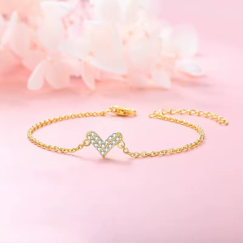 Aurora Pavé Heart Bracelet — Where elegance meets sentiment.